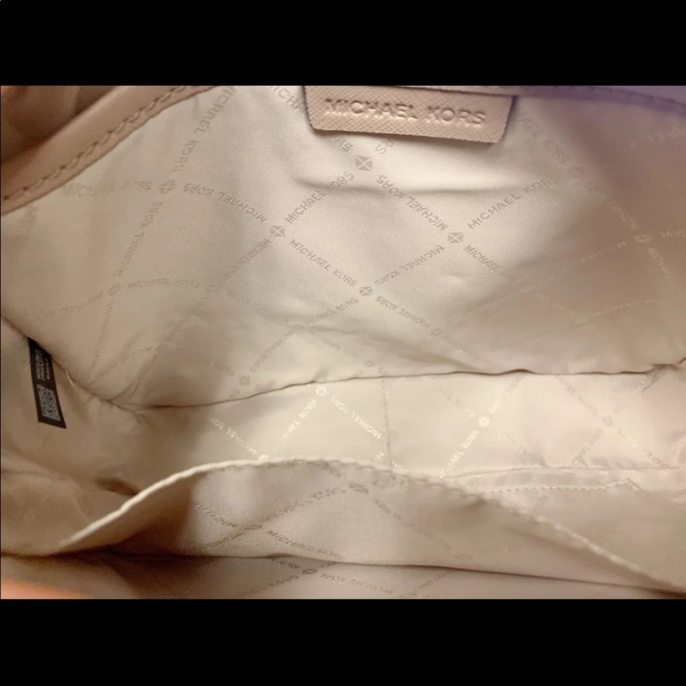 Gaby’sBags👜💕-NWT Michael Kors Crossbody - Picture 2 of 4